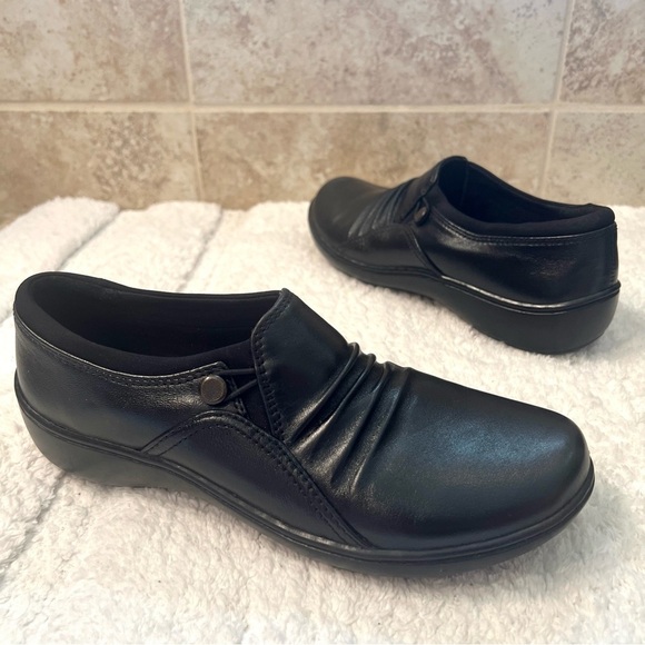 CLARKS Women's Cora Dusk Loafer ruched side button slip on comfort shoes 8.5M - Picture 2 of 10